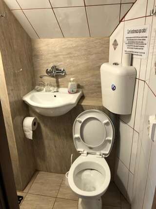 Гостевой дом Villa Maria S Сибиу Cемейный номер с собственной ванной комнатой-2