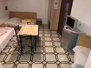 Гостевой дом Villa Maria S Сибиу Семейный номер с ванной комнатой-3